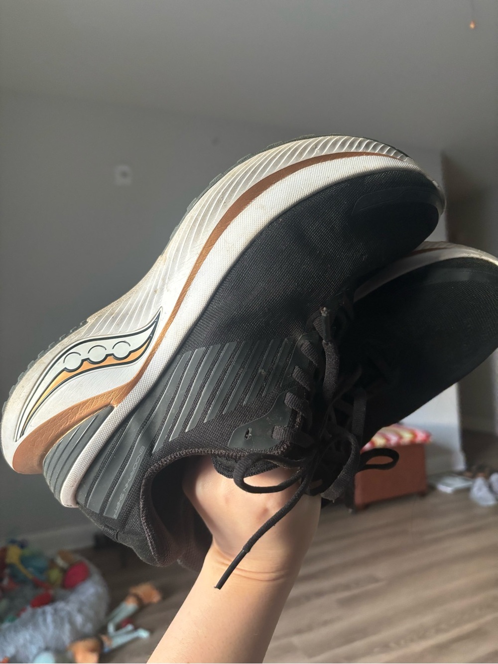 Saucony running sneakers shoes